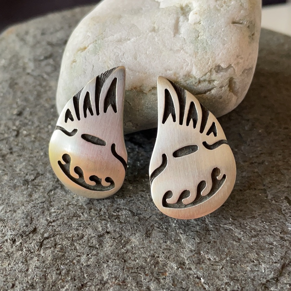 Vintage Hopi Tony Kyasyousie Native American Bear Paw Clip Earrings